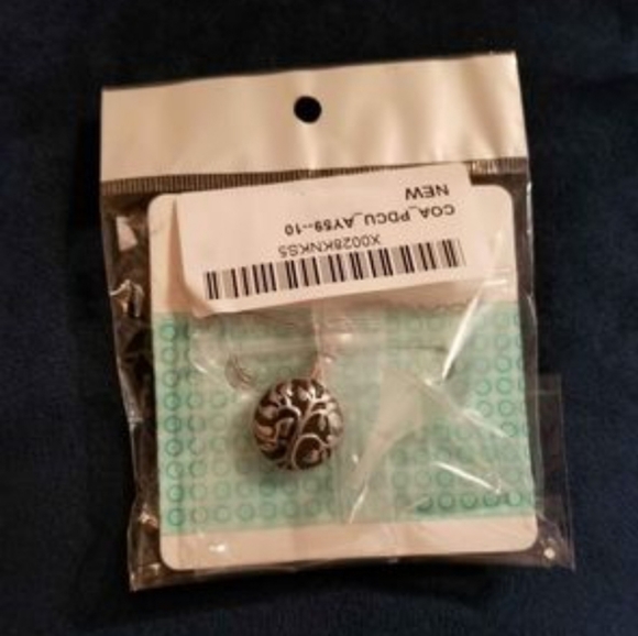 Ashes Keepsake Urns Pendant Necklace - Picture 4 of 4